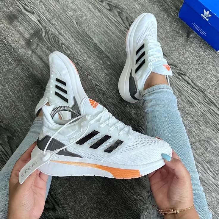 Zapatillas Adidas Ultraboost Unisex – Comodidad y estilo para tu día a día